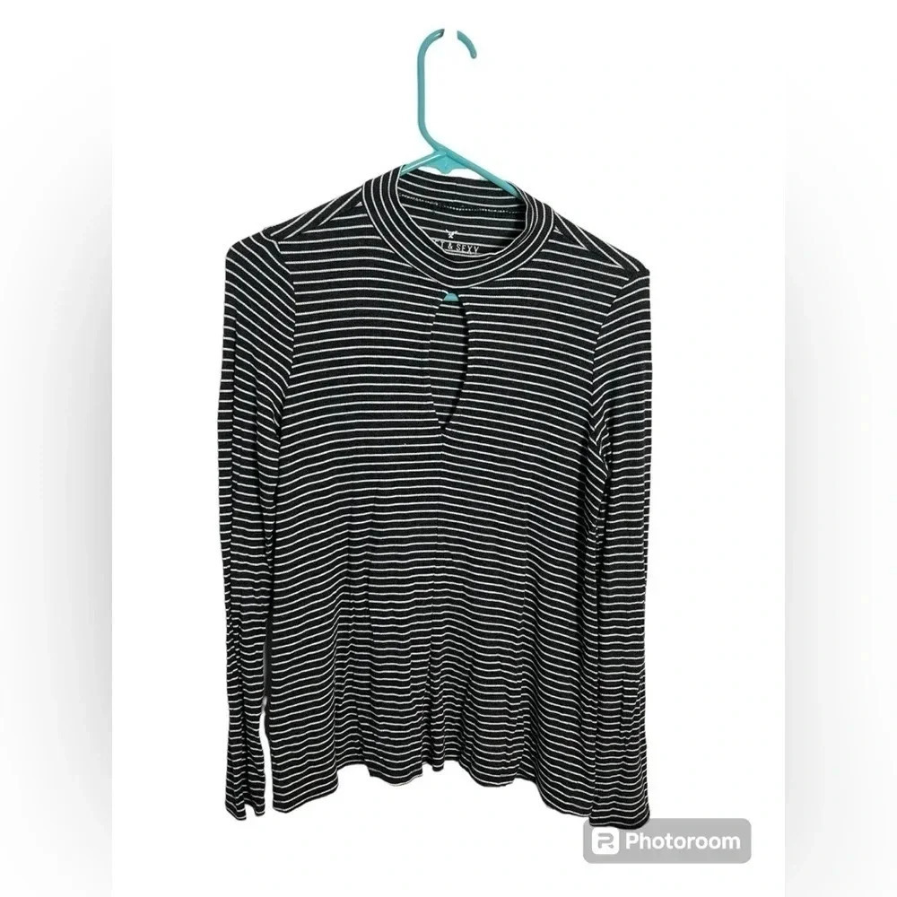 American Eagle Size Medium soft and sexy ribbed gray striped long sleeve shirt